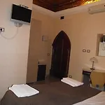 Elide Hotel
