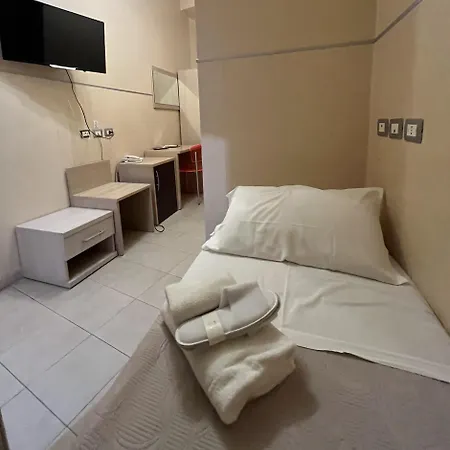Elide Hotel