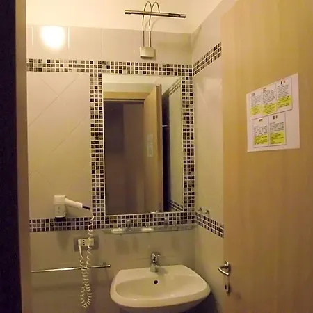 Hotel Elide 3*
