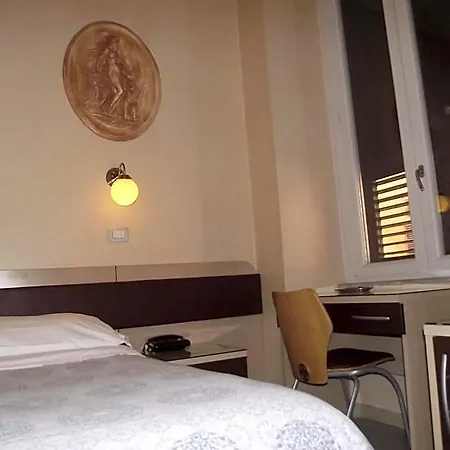 Elide Hotel